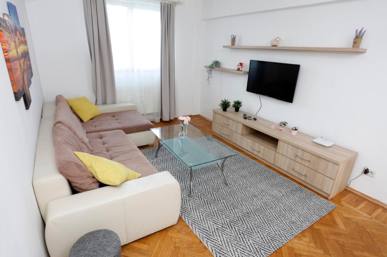 بوخارست Rico'S 3 Bedroom City Center Apartment المظهر الخارجي الصورة